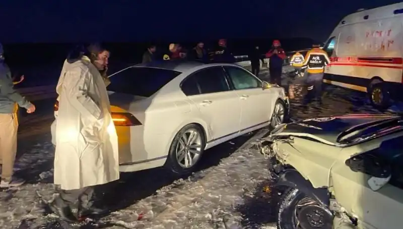 Aksaray'da Zincirleme Trafik Kazası: 15 Yaralı, Detaylar Ortaya Çıktı!