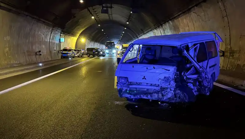 İstanbul TEM Otoyolu’nda Büyük Zincirleme Kaza: Yaralılar ve Trafik Kaosu