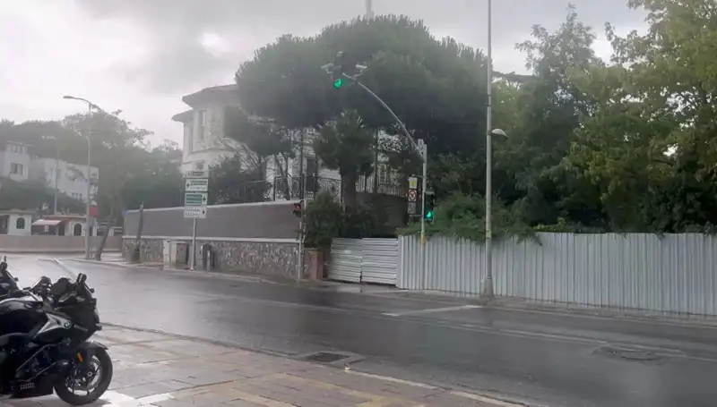 İstanbul'da Yağmur: Şehri Serinleten Sağanak Yağışlar Başladı