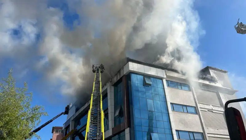 Esenyurt'ta Tekstil Atölyesinde Yangın: Olayın Ardındaki Gizemli Detaylar