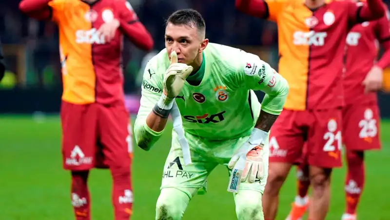Muslera'nın Yerini Alacak Kaleci Kim Olacak? Futbol Severleri Heyecan Sardı!