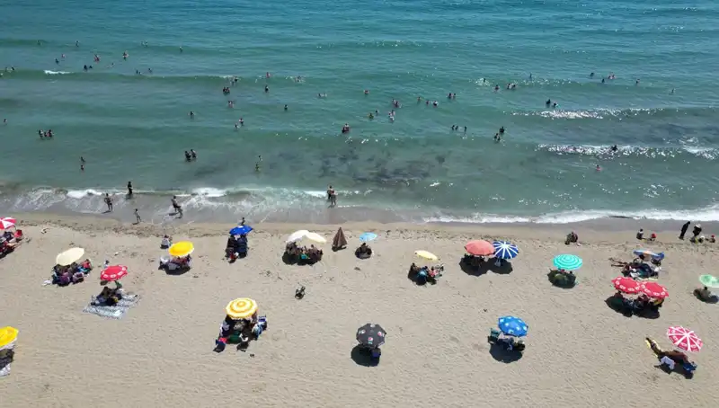 Tekirdağ'da Sıcak Havalarda Plajlar Bambaşka Bir Cazibe Sunuyor