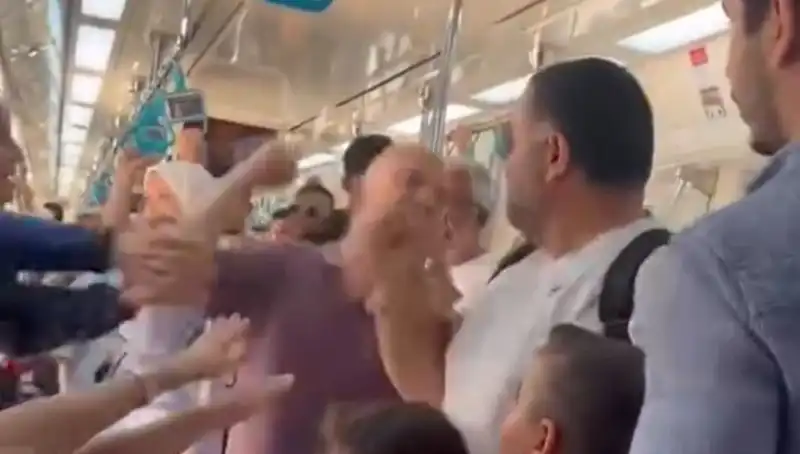 Marmaray’da Yumruklu Kavga: Yolcular Büyük Şok Yaşadı!