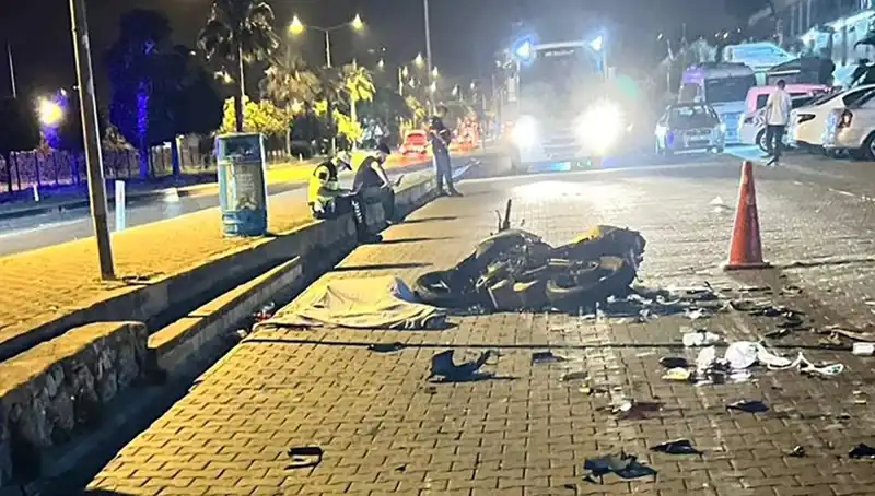 Alanya'da Motosiklet Kazası: Hayatını Kaybeden Gençler İçin Gözyaşları
