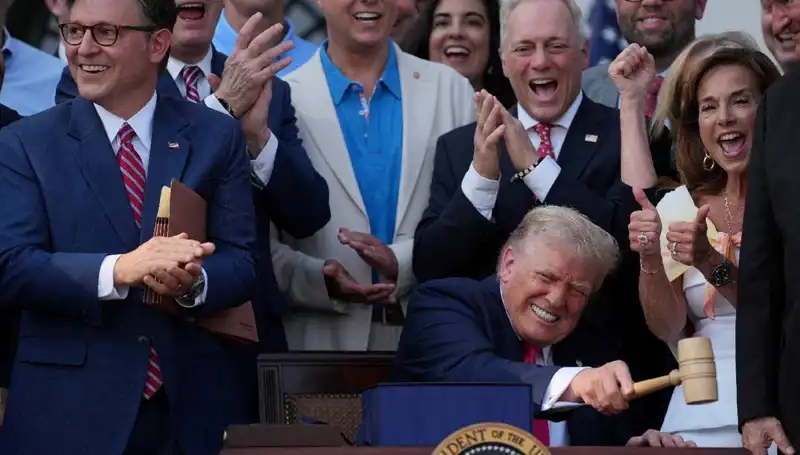 Trump, Ekonomiye Damga Vuracak "Büyük, Güzel Yasa Tasarısı"nı İmzaladı
