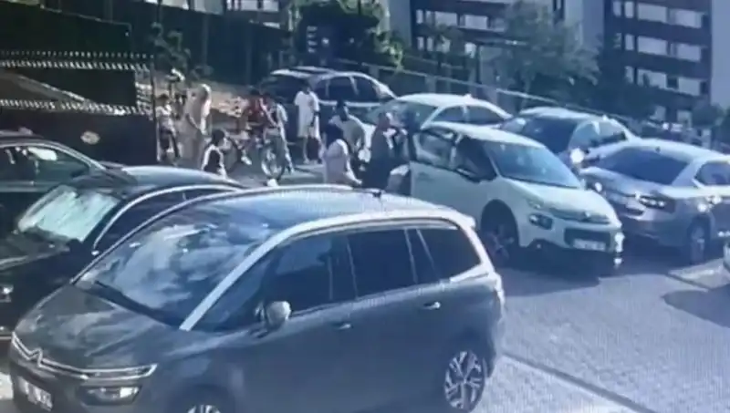 Eşi ve Yakınlarını Arabayla Ezdi: Trajik Olayın Ardındaki Sebepler