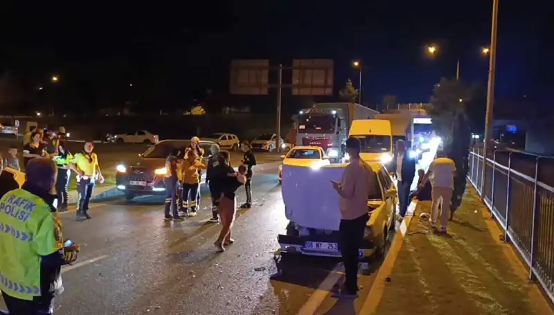 Otoyolda Geri Dönüş Yaparken Faciadan Dönüldü: İki Çocuk Yaralı