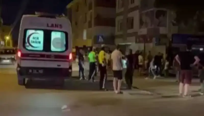 Alkollü Sürücü, Tartıştığı Yayaları Kamyonetle Ezerek Kaçtı: O Anlar Kamerada