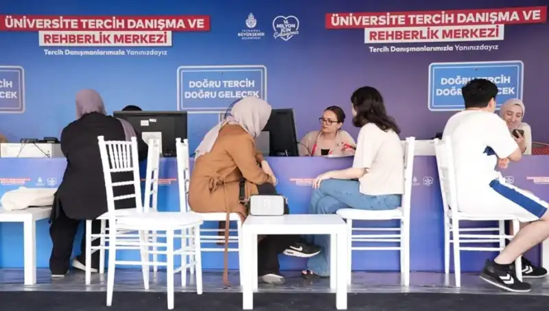 İstanbul’da Üniversite Tercihinde Yeni Dönem: İBB Rehberlik Merkezleri Açıldı