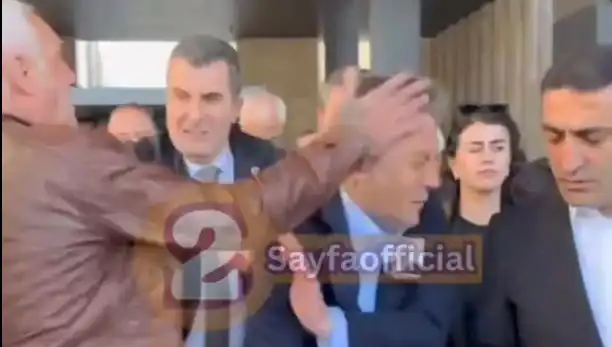 Özgür Özel, AKM Çıkışında Kimliği Belirsiz Kişilerin Saldırısına Uğradı