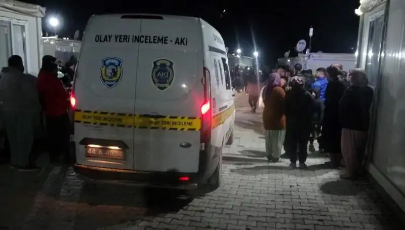 Husumet İki Aileyi Sokağa Dökerek Kanlı Bir Kavga Haline Dönüştü