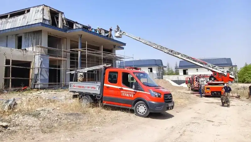 Gölbaşı'nda Villaların Bulunduğu Alanda Patlayan Yangın Panik Yarattı