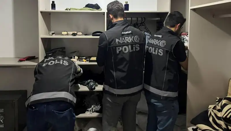 Uyuşturucu Operasyonunda F Serisi Dolar İle Yüzlerce Kilo Madde Ele Geçirildi