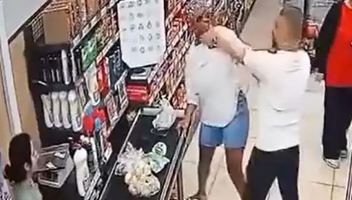 Markette Yaşanan Sıra Dışı Olay: Kasa Önünde Kadına Saldırı Şoku