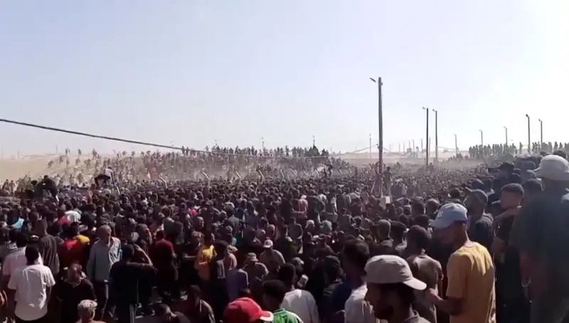 İsrail'in Gazze'de Yardım Dağıtım Noktasına Saldırısı: 26 ölü ve Tepkiler Çığ Gibi Büyüyor