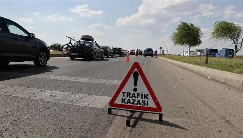 Adana'da Kamyon ve Otomobil Çarpıştı: Kaza Sonrası Feci Sonuç