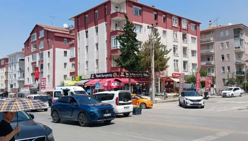 İstanbul’da Taksi ve Otomobil Çarpıştı: Olay Yeri Korkunç Manzaraya Dönüştü