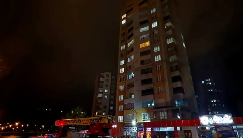 Yıldırım Apartmanın Çatısına Düştü: Neler Olacak?