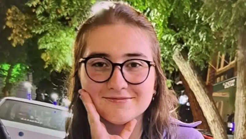 Çanakkale'de Gizemli Kayboluş: Lise Öğrencisi Ayşegül'ün Arama Çalışmaları Sürüyor
