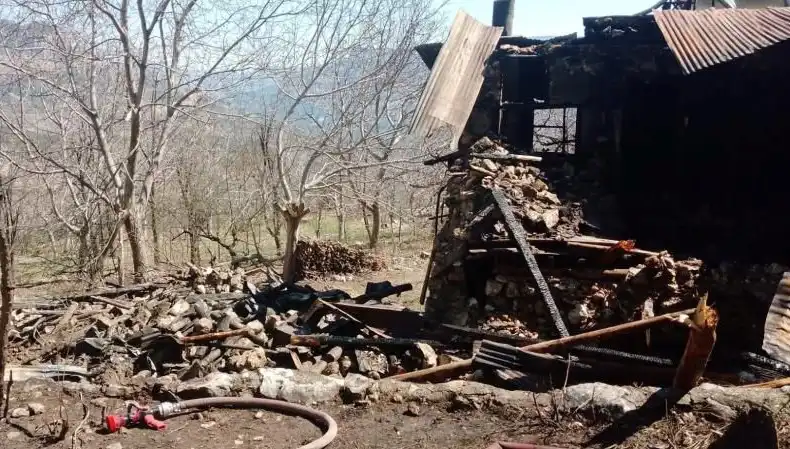 Karaman'da Müstakil Evde Korkunç Yangın: Bir Ölü, Bir Yaralı