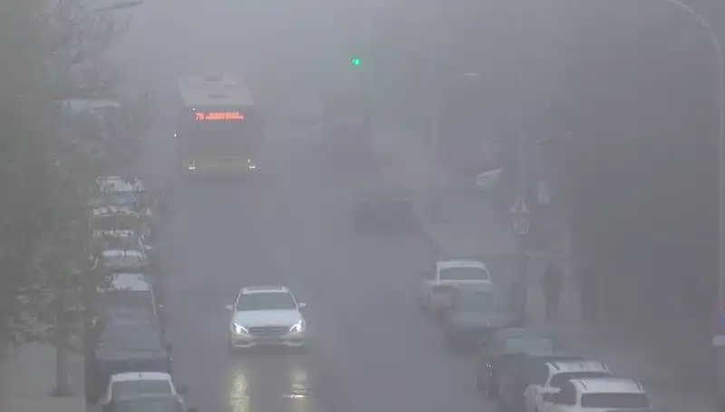 İstanbul'da Sis Etkisi: Görüş Mesafesi Düşüyor, Hayatı Zorlaştırıyor!