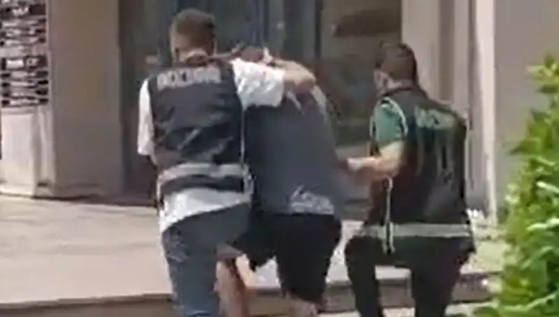 Turist, Sahte Dövizle Alışveriş Yaptı, Sınır Dışı Edildi!