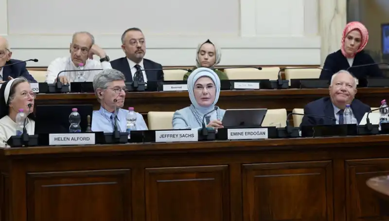 Emine Erdoğan, Vatikan'da "Dünya Beşten Büyüktür" Söylemiyle Dikkat Çekti