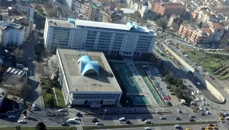 İstanbul Büyükşehir Belediyesi Soruşturmasında WhatsApp Grubunun Gizemli Mesajları İnceleniyor