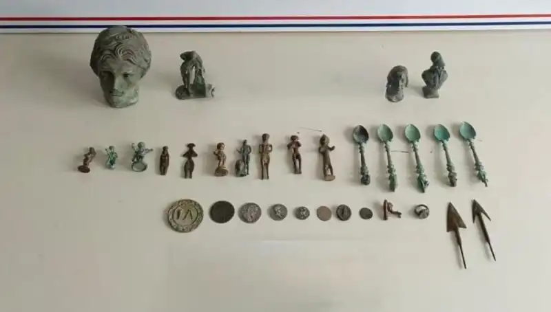 Roma Dönemine Ait Tarihi Eserler Ele Geçirildi: Koleksiyonculara Dikkat!