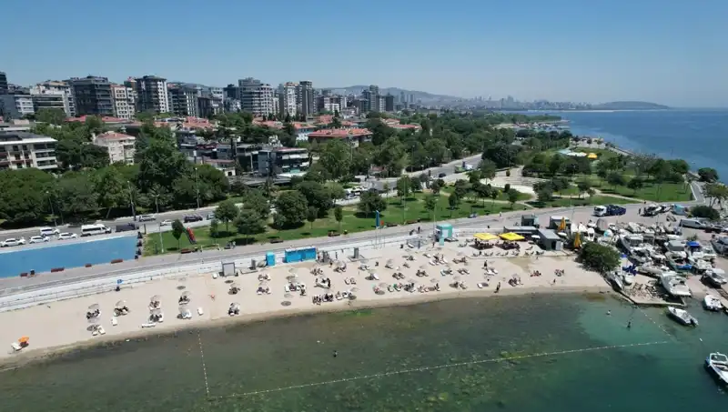 İstanbul'da Sıcak Hava Etkisini Hissettiriyor: Caddebostan Sahili Dolu!