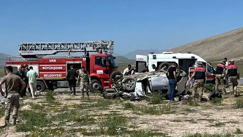 Van'da Feci Kaza: 4 Kişi Hayatını Kaybetti, 2 Yaralı Var!