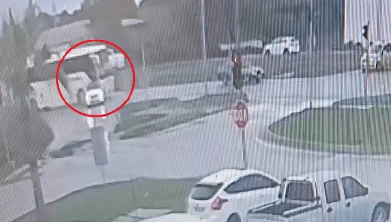 Kırmızı Işıkta Durduğu İçin Yolcu Otobüsü Tarafından Çarpılan Sürücünün Hikayesi
