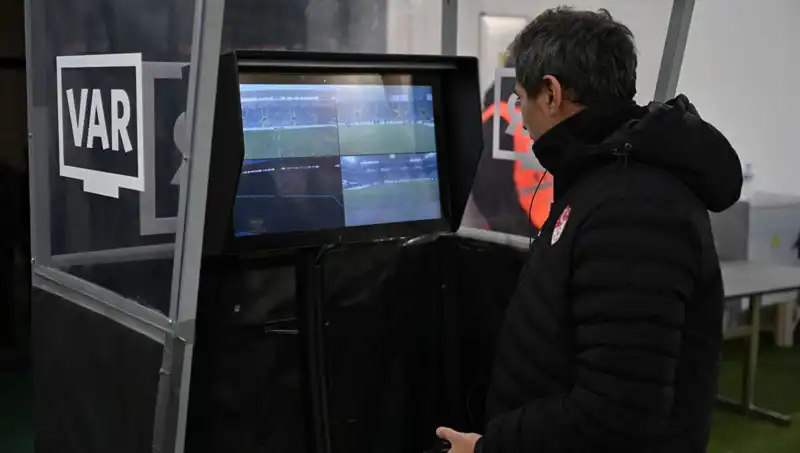 Konyaspor-Galatasaray Maçının VAR Hakemi Piotr Lasyk Olacak mı?